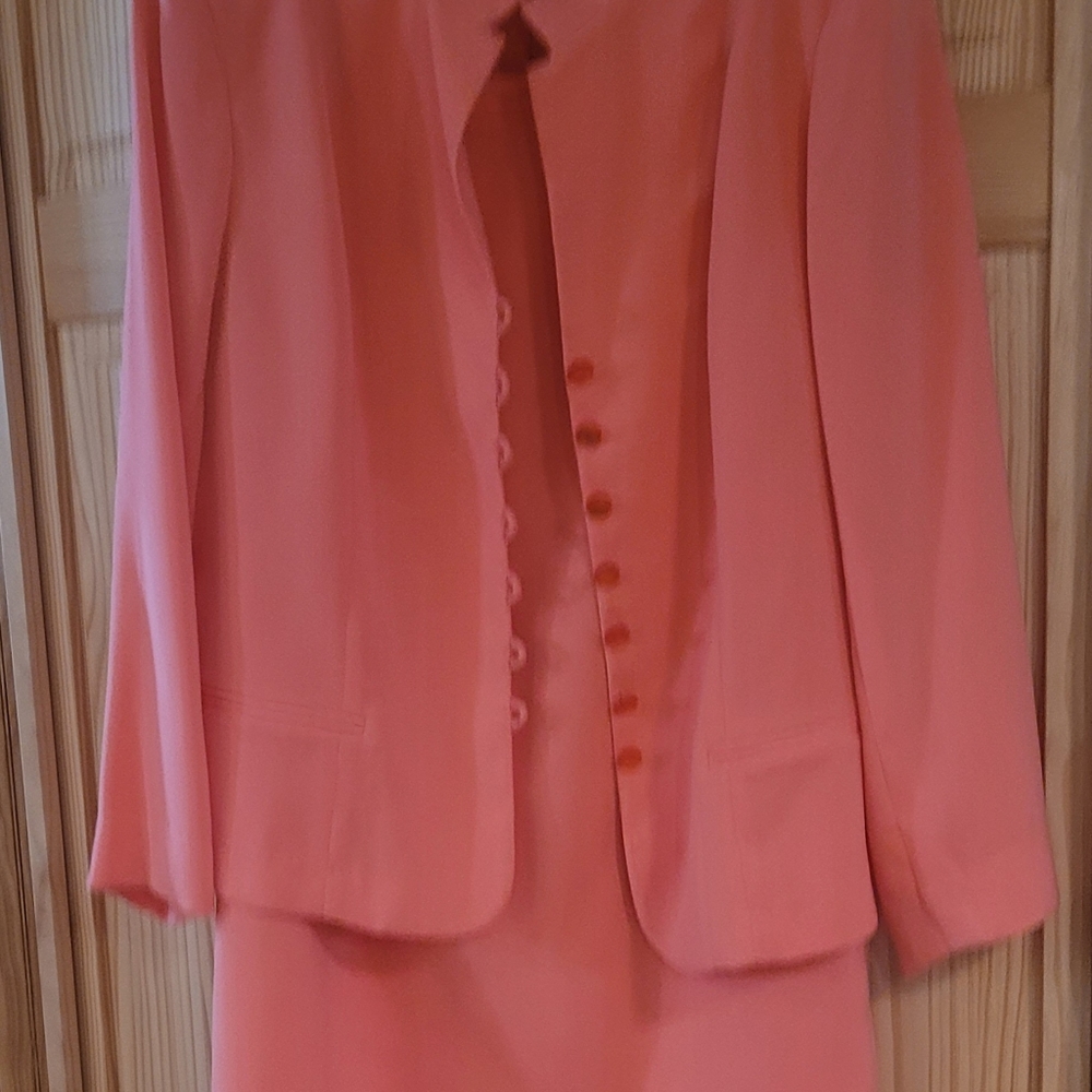 Woman 2pc  color peach size 14 Tower Hill Collection